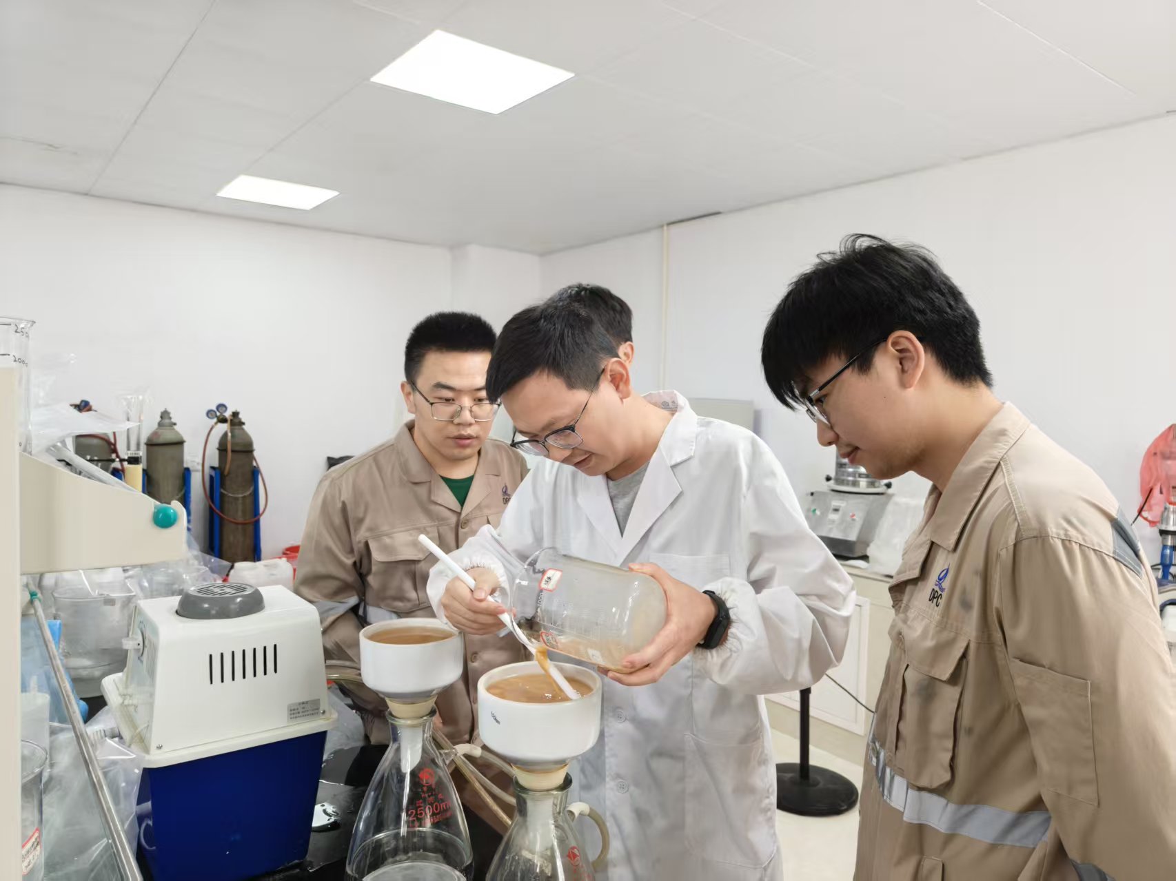 扎根鋰業(yè)，攻堅路上讓&ldquo;鋰&rdquo;想花開｜中礦鋰業(yè)研發(fā)部90后工程師徐苗